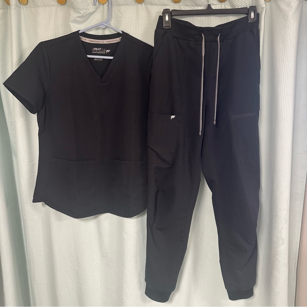Fabletics scrub set